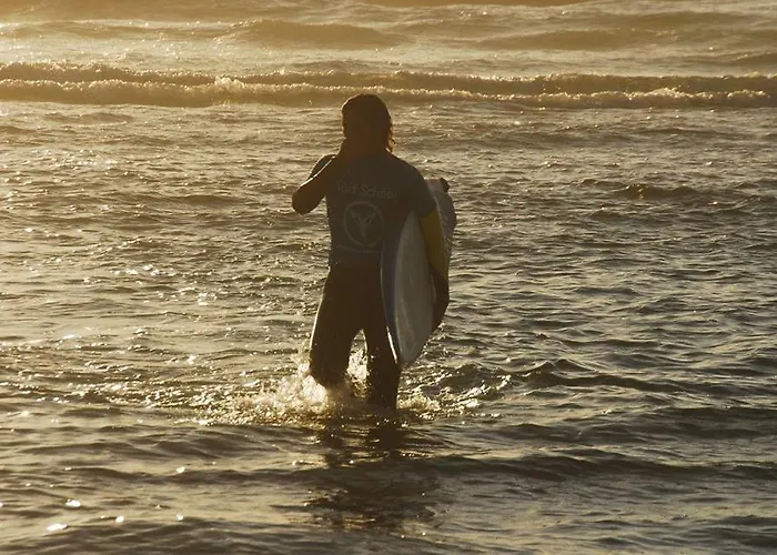 Апартаменты Furadouro Surf Camp *